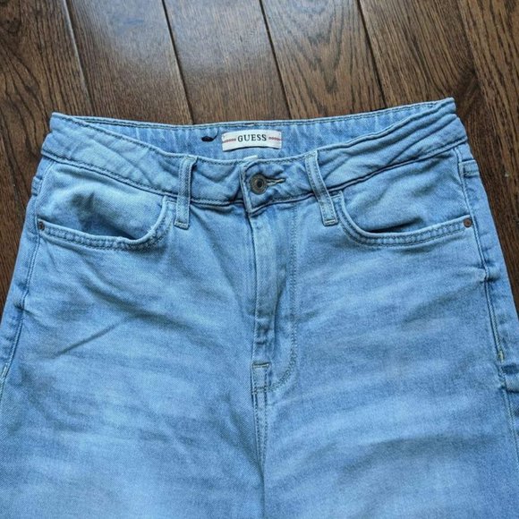 Women's Guess Skinny Straight Leg Los Angeles Light-Wash Jeans - Picture 3 of 6